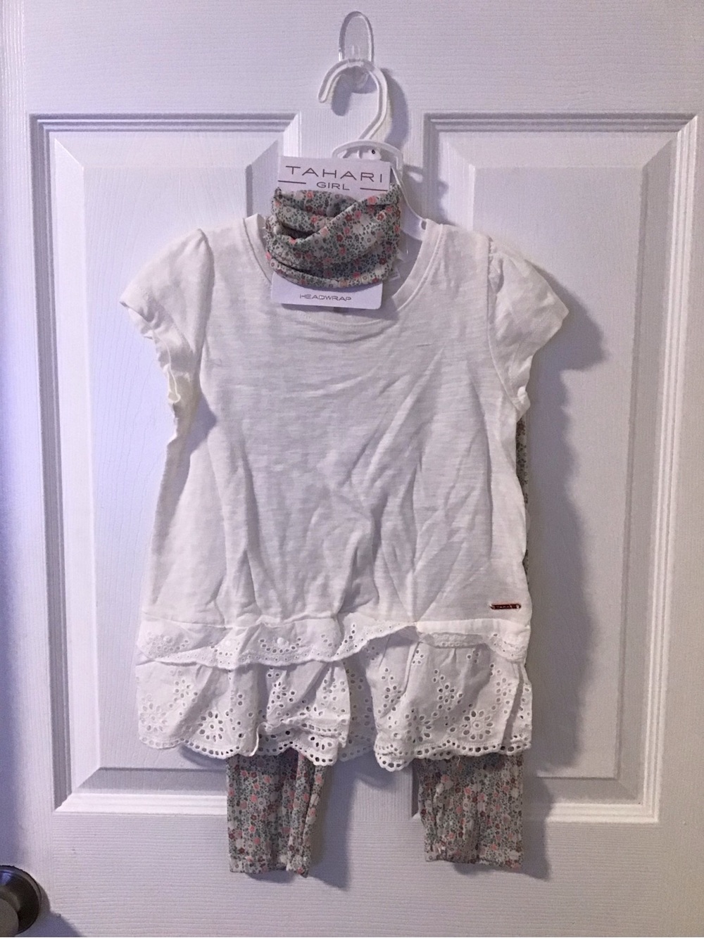 Tahari White Eyelet-Hem Short Sleeve Tee with Floral Headwrap